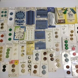Vintage Buttons Card LOT Hook & Eye Snaps Sewing La Mode Costumakers Le Chic